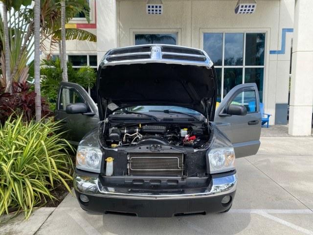2005 Mineral Gray Metallic /Med Slate Gray Dodge Dakota SLT LOW MILES 70,362 4WD (1D7HW42K55S) with an 3.7L V6 Magnum Engine engine, Automatic transmission, located at 4701 North Dixie Hwy, Pompano Beach, FL, 33064, (954) 422-2889, 26.240938, -80.123474 - OUR WEBPAGE FLORIDACARS1.COM HAS OVER 100 PHOTOS AND FREE CARFAX LINK 2005 Dodge Dakota SLT Club Cab Pickup 3.7L V6 F Gasoline 20 MPG Rear Wheel Drive w/ 4X4 Features 4WD/AWD ABS Brakes Air Conditioning Alloy Wheels AM/FM Stereo Automatic Transmission Bed Cover Bed Liner CD Audio Cloth Seats Cruise- Photo#17