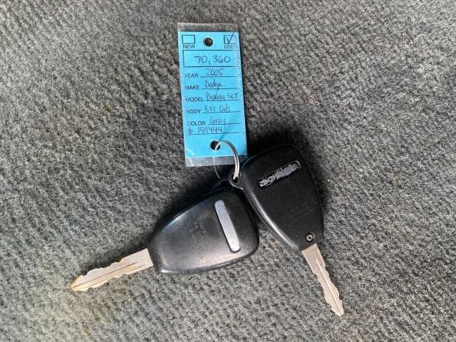 2005 Mineral Gray Metallic /Med Slate Gray Dodge Dakota SLT LOW MILES 70,362 4WD (1D7HW42K55S) with an 3.7L V6 Magnum Engine engine, Automatic transmission, located at 4701 North Dixie Hwy, Pompano Beach, FL, 33064, (954) 422-2889, 26.240938, -80.123474 - OUR WEBPAGE FLORIDACARS1.COM HAS OVER 100 PHOTOS AND FREE CARFAX LINK 2005 Dodge Dakota SLT Club Cab Pickup 3.7L V6 F Gasoline 20 MPG Rear Wheel Drive w/ 4X4 Features 4WD/AWD ABS Brakes Air Conditioning Alloy Wheels AM/FM Stereo Automatic Transmission Bed Cover Bed Liner CD Audio Cloth Seats Cruise- Photo#23