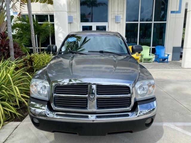 2005 Mineral Gray Metallic /Med Slate Gray Dodge Dakota SLT LOW MILES 70,362 4WD (1D7HW42K55S) with an 3.7L V6 Magnum Engine engine, Automatic transmission, located at 4701 North Dixie Hwy, Pompano Beach, FL, 33064, (954) 422-2889, 26.240938, -80.123474 - OUR WEBPAGE FLORIDACARS1.COM HAS OVER 100 PHOTOS AND FREE CARFAX LINK 2005 Dodge Dakota SLT Club Cab Pickup 3.7L V6 F Gasoline 20 MPG Rear Wheel Drive w/ 4X4 Features 4WD/AWD ABS Brakes Air Conditioning Alloy Wheels AM/FM Stereo Automatic Transmission Bed Cover Bed Liner CD Audio Cloth Seats Cruise- Photo#27