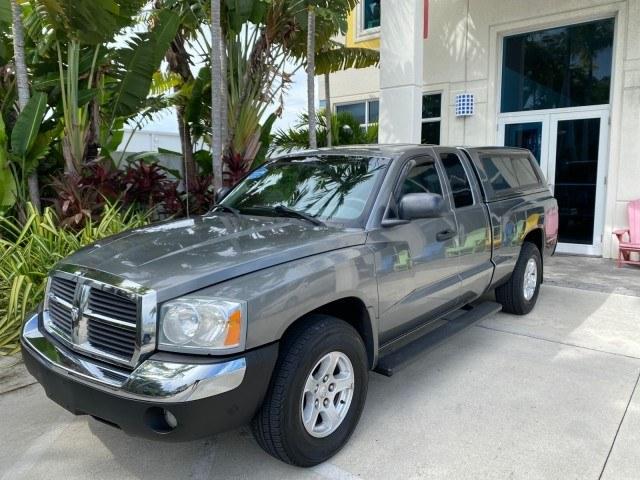 2005 Mineral Gray Metallic /Med Slate Gray Dodge Dakota SLT LOW MILES 70,362 4WD (1D7HW42K55S) with an 3.7L V6 Magnum Engine engine, Automatic transmission, located at 4701 North Dixie Hwy, Pompano Beach, FL, 33064, (954) 422-2889, 26.240938, -80.123474 - OUR WEBPAGE FLORIDACARS1.COM HAS OVER 100 PHOTOS AND FREE CARFAX LINK 2005 Dodge Dakota SLT Club Cab Pickup 3.7L V6 F Gasoline 20 MPG Rear Wheel Drive w/ 4X4 Features 4WD/AWD ABS Brakes Air Conditioning Alloy Wheels AM/FM Stereo Automatic Transmission Bed Cover Bed Liner CD Audio Cloth Seats Cruise- Photo#29