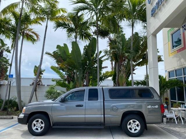 2005 Mineral Gray Metallic /Med Slate Gray Dodge Dakota SLT LOW MILES 70,362 4WD (1D7HW42K55S) with an 3.7L V6 Magnum Engine engine, Automatic transmission, located at 4701 North Dixie Hwy, Pompano Beach, FL, 33064, (954) 422-2889, 26.240938, -80.123474 - OUR WEBPAGE FLORIDACARS1.COM HAS OVER 100 PHOTOS AND FREE CARFAX LINK 2005 Dodge Dakota SLT Club Cab Pickup 3.7L V6 F Gasoline 20 MPG Rear Wheel Drive w/ 4X4 Features 4WD/AWD ABS Brakes Air Conditioning Alloy Wheels AM/FM Stereo Automatic Transmission Bed Cover Bed Liner CD Audio Cloth Seats Cruise- Photo#30