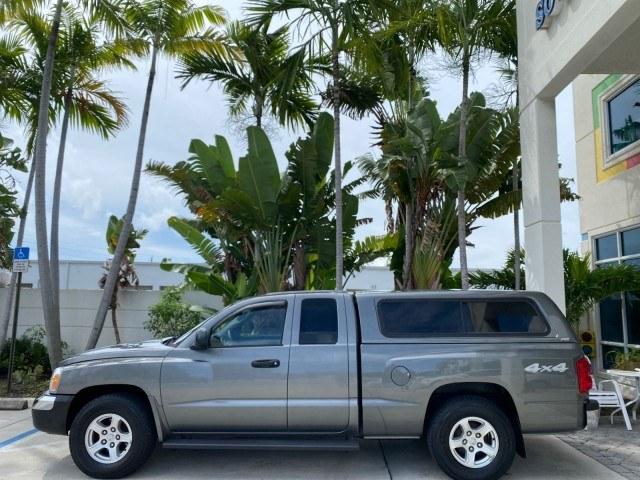 2005 Mineral Gray Metallic /Med Slate Gray Dodge Dakota SLT LOW MILES 70,362 4WD (1D7HW42K55S) with an 3.7L V6 Magnum Engine engine, Automatic transmission, located at 4701 North Dixie Hwy, Pompano Beach, FL, 33064, (954) 422-2889, 26.240938, -80.123474 - OUR WEBPAGE FLORIDACARS1.COM HAS OVER 100 PHOTOS AND FREE CARFAX LINK 2005 Dodge Dakota SLT Club Cab Pickup 3.7L V6 F Gasoline 20 MPG Rear Wheel Drive w/ 4X4 Features 4WD/AWD ABS Brakes Air Conditioning Alloy Wheels AM/FM Stereo Automatic Transmission Bed Cover Bed Liner CD Audio Cloth Seats Cruise- Photo#31