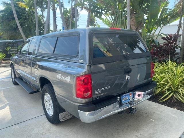 2005 Mineral Gray Metallic /Med Slate Gray Dodge Dakota SLT LOW MILES 70,362 4WD (1D7HW42K55S) with an 3.7L V6 Magnum Engine engine, Automatic transmission, located at 4701 North Dixie Hwy, Pompano Beach, FL, 33064, (954) 422-2889, 26.240938, -80.123474 - OUR WEBPAGE FLORIDACARS1.COM HAS OVER 100 PHOTOS AND FREE CARFAX LINK 2005 Dodge Dakota SLT Club Cab Pickup 3.7L V6 F Gasoline 20 MPG Rear Wheel Drive w/ 4X4 Features 4WD/AWD ABS Brakes Air Conditioning Alloy Wheels AM/FM Stereo Automatic Transmission Bed Cover Bed Liner CD Audio Cloth Seats Cruise- Photo#33