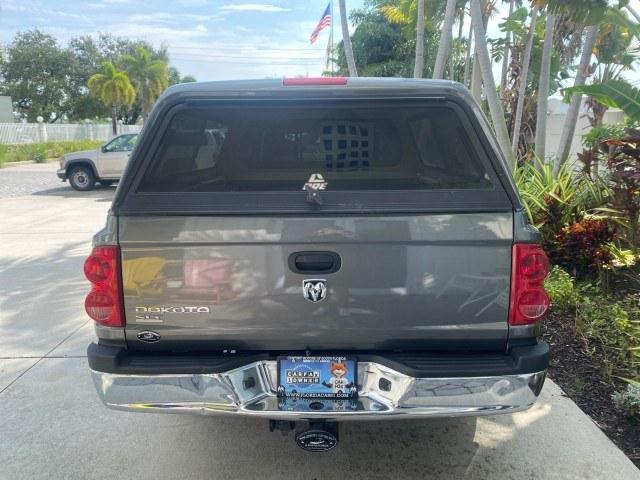 2005 Mineral Gray Metallic /Med Slate Gray Dodge Dakota SLT LOW MILES 70,362 4WD (1D7HW42K55S) with an 3.7L V6 Magnum Engine engine, Automatic transmission, located at 4701 North Dixie Hwy, Pompano Beach, FL, 33064, (954) 422-2889, 26.240938, -80.123474 - OUR WEBPAGE FLORIDACARS1.COM HAS OVER 100 PHOTOS AND FREE CARFAX LINK 2005 Dodge Dakota SLT Club Cab Pickup 3.7L V6 F Gasoline 20 MPG Rear Wheel Drive w/ 4X4 Features 4WD/AWD ABS Brakes Air Conditioning Alloy Wheels AM/FM Stereo Automatic Transmission Bed Cover Bed Liner CD Audio Cloth Seats Cruise- Photo#35