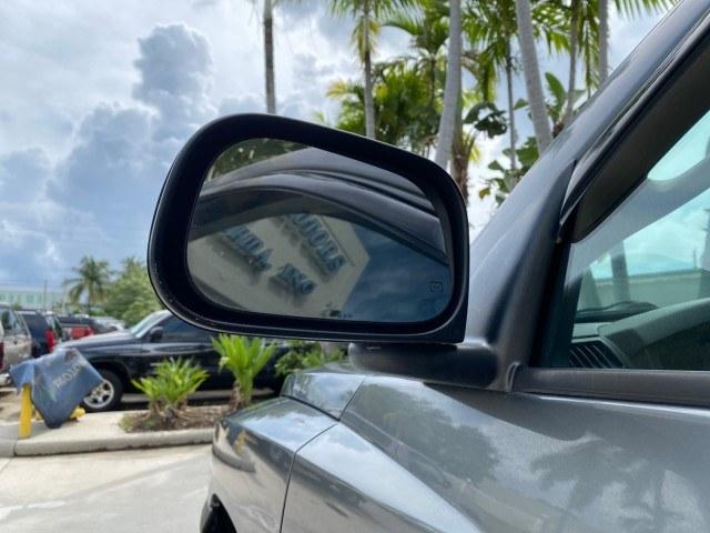 2005 Mineral Gray Metallic /Med Slate Gray Dodge Dakota SLT LOW MILES 70,362 4WD (1D7HW42K55S) with an 3.7L V6 Magnum Engine engine, Automatic transmission, located at 4701 North Dixie Hwy, Pompano Beach, FL, 33064, (954) 422-2889, 26.240938, -80.123474 - OUR WEBPAGE FLORIDACARS1.COM HAS OVER 100 PHOTOS AND FREE CARFAX LINK 2005 Dodge Dakota SLT Club Cab Pickup 3.7L V6 F Gasoline 20 MPG Rear Wheel Drive w/ 4X4 Features 4WD/AWD ABS Brakes Air Conditioning Alloy Wheels AM/FM Stereo Automatic Transmission Bed Cover Bed Liner CD Audio Cloth Seats Cruise- Photo#39