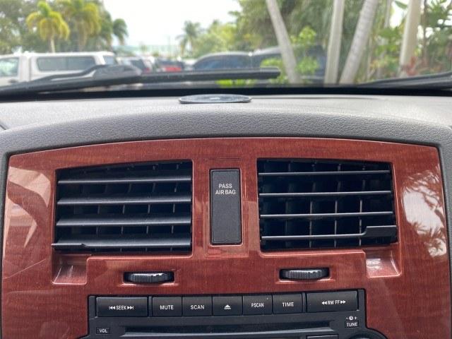 2005 Mineral Gray Metallic /Med Slate Gray Dodge Dakota SLT LOW MILES 70,362 4WD (1D7HW42K55S) with an 3.7L V6 Magnum Engine engine, Automatic transmission, located at 4701 North Dixie Hwy, Pompano Beach, FL, 33064, (954) 422-2889, 26.240938, -80.123474 - OUR WEBPAGE FLORIDACARS1.COM HAS OVER 100 PHOTOS AND FREE CARFAX LINK 2005 Dodge Dakota SLT Club Cab Pickup 3.7L V6 F Gasoline 20 MPG Rear Wheel Drive w/ 4X4 Features 4WD/AWD ABS Brakes Air Conditioning Alloy Wheels AM/FM Stereo Automatic Transmission Bed Cover Bed Liner CD Audio Cloth Seats Cruise- Photo#58