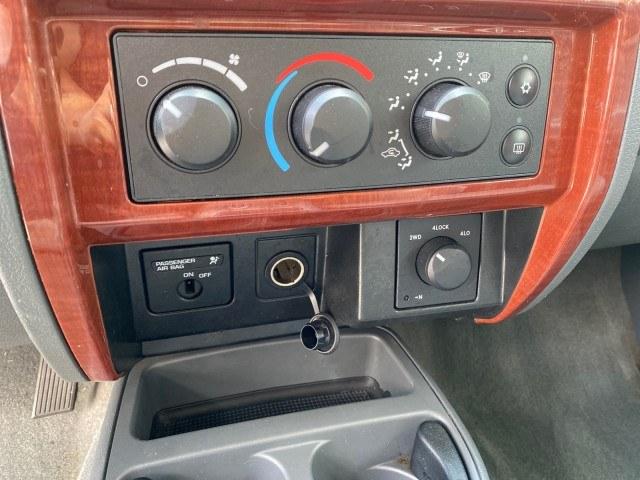 2005 Mineral Gray Metallic /Med Slate Gray Dodge Dakota SLT LOW MILES 70,362 4WD (1D7HW42K55S) with an 3.7L V6 Magnum Engine engine, Automatic transmission, located at 4701 North Dixie Hwy, Pompano Beach, FL, 33064, (954) 422-2889, 26.240938, -80.123474 - OUR WEBPAGE FLORIDACARS1.COM HAS OVER 100 PHOTOS AND FREE CARFAX LINK 2005 Dodge Dakota SLT Club Cab Pickup 3.7L V6 F Gasoline 20 MPG Rear Wheel Drive w/ 4X4 Features 4WD/AWD ABS Brakes Air Conditioning Alloy Wheels AM/FM Stereo Automatic Transmission Bed Cover Bed Liner CD Audio Cloth Seats Cruise- Photo#61