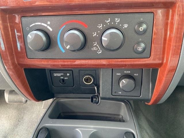 2005 Mineral Gray Metallic /Med Slate Gray Dodge Dakota SLT LOW MILES 70,362 4WD (1D7HW42K55S) with an 3.7L V6 Magnum Engine engine, Automatic transmission, located at 4701 North Dixie Hwy, Pompano Beach, FL, 33064, (954) 422-2889, 26.240938, -80.123474 - OUR WEBPAGE FLORIDACARS1.COM HAS OVER 100 PHOTOS AND FREE CARFAX LINK 2005 Dodge Dakota SLT Club Cab Pickup 3.7L V6 F Gasoline 20 MPG Rear Wheel Drive w/ 4X4 Features 4WD/AWD ABS Brakes Air Conditioning Alloy Wheels AM/FM Stereo Automatic Transmission Bed Cover Bed Liner CD Audio Cloth Seats Cruise- Photo#62