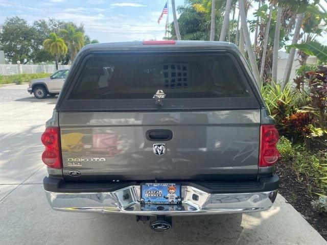 2005 Mineral Gray Metallic /Med Slate Gray Dodge Dakota SLT LOW MILES 70,362 4WD (1D7HW42K55S) with an 3.7L V6 Magnum Engine engine, Automatic transmission, located at 4701 North Dixie Hwy, Pompano Beach, FL, 33064, (954) 422-2889, 26.240938, -80.123474 - OUR WEBPAGE FLORIDACARS1.COM HAS OVER 100 PHOTOS AND FREE CARFAX LINK 2005 Dodge Dakota SLT Club Cab Pickup 3.7L V6 F Gasoline 20 MPG Rear Wheel Drive w/ 4X4 Features 4WD/AWD ABS Brakes Air Conditioning Alloy Wheels AM/FM Stereo Automatic Transmission Bed Cover Bed Liner CD Audio Cloth Seats Cruise- Photo#92