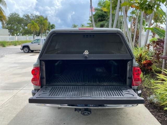2005 Mineral Gray Metallic /Med Slate Gray Dodge Dakota SLT LOW MILES 70,362 4WD (1D7HW42K55S) with an 3.7L V6 Magnum Engine engine, Automatic transmission, located at 4701 North Dixie Hwy, Pompano Beach, FL, 33064, (954) 422-2889, 26.240938, -80.123474 - OUR WEBPAGE FLORIDACARS1.COM HAS OVER 100 PHOTOS AND FREE CARFAX LINK 2005 Dodge Dakota SLT Club Cab Pickup 3.7L V6 F Gasoline 20 MPG Rear Wheel Drive w/ 4X4 Features 4WD/AWD ABS Brakes Air Conditioning Alloy Wheels AM/FM Stereo Automatic Transmission Bed Cover Bed Liner CD Audio Cloth Seats Cruise- Photo#99