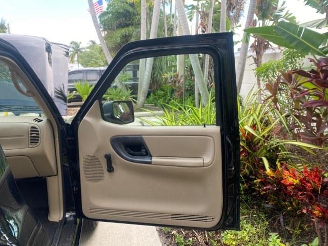 2007 Black /Med Pebble Tan Ford Ranger STX LOW MILES 61,096 1 OWNER (1FTYR10D87P) with an 2.3L DOHC 16-Valve I4 Engine engine, Manual transmission, located at 4701 North Dixie Hwy, Pompano Beach, FL, 33064, (954) 422-2889, 26.240938, -80.123474 - OUR WEBPAGE FLORIDACARS1.COM HAS OVER 100 PHOTOS AND FREE CARFAX LINK 2007 Ford Ranger STX 1 OWNER Pickup 2.3L 4 F Gasoline Rear Wheel Drive Features ABS Brakes Air Conditioning AM/FM Stereo CD Audio Manual Transmission Vinyl Seats 2007 Ford Ranger STX with only 61,092 miles, 1 owner, and a manual t- Photo#11