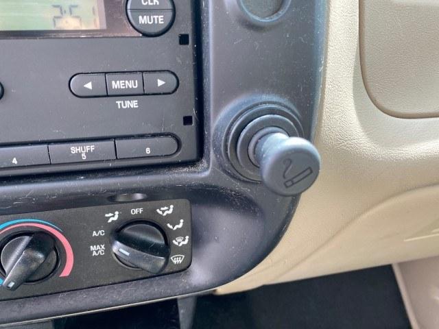2007 Black /Med Pebble Tan Ford Ranger STX LOW MILES 61,096 1 OWNER (1FTYR10D87P) with an 2.3L DOHC 16-Valve I4 Engine engine, Manual transmission, located at 4701 North Dixie Hwy, Pompano Beach, FL, 33064, (954) 422-2889, 26.240938, -80.123474 - OUR WEBPAGE FLORIDACARS1.COM HAS OVER 100 PHOTOS AND FREE CARFAX LINK 2007 Ford Ranger STX 1 OWNER Pickup 2.3L 4 F Gasoline Rear Wheel Drive Features ABS Brakes Air Conditioning AM/FM Stereo CD Audio Manual Transmission Vinyl Seats 2007 Ford Ranger STX with only 61,092 miles, 1 owner, and a manual t- Photo#60
