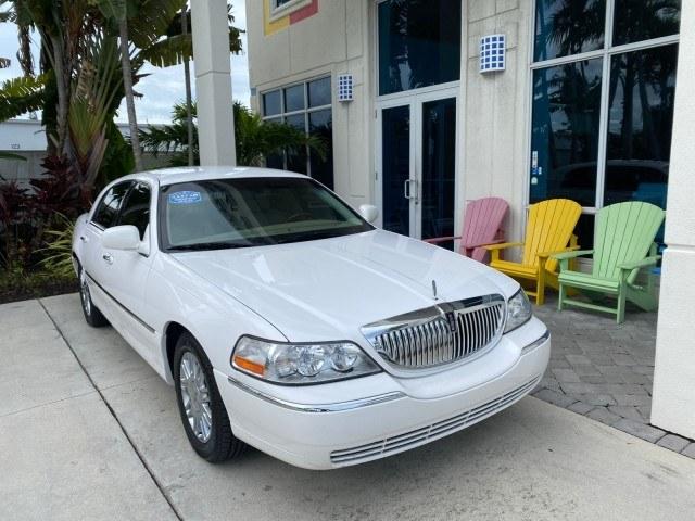 2010 Vibrant White /Light Camel Lincoln Town Car Signature Limited LOW MILES 47,515 (2LNBL8CV3AX) with an 4.6L SOHC EFI V8 FFV Engine engine, Automatic transmission, located at 4701 North Dixie Hwy, Pompano Beach, FL, 33064, (954) 422-2889, 26.240938, -80.123474 - OUR WEBPAGE FLORIDACARS1.COM HAS OVER 100 PHOTOS AND FREE CARFAX LINK 2010 Lincoln Town Car Signature Limited Sedan 4 DR 4.6L V8 F SOHC 16V Flex Fuel 24 MPG Rear Wheel Drive Features ABS Brakes Air Conditioning Alloy Wheels AM/FM Stereo Automatic Transmission CD Audio Cruise Control Flex Fuel Vehicl- Photo#1