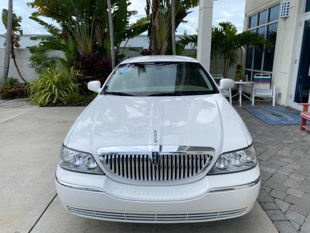 2010 Vibrant White /Light Camel Lincoln Town Car Signature Limited LOW MILES 47,515 (2LNBL8CV3AX) with an 4.6L SOHC EFI V8 FFV Engine engine, Automatic transmission, located at 4701 North Dixie Hwy, Pompano Beach, FL, 33064, (954) 422-2889, 26.240938, -80.123474 - OUR WEBPAGE FLORIDACARS1.COM HAS OVER 100 PHOTOS AND FREE CARFAX LINK 2010 Lincoln Town Car Signature Limited Sedan 4 DR 4.6L V8 F SOHC 16V Flex Fuel 24 MPG Rear Wheel Drive Features ABS Brakes Air Conditioning Alloy Wheels AM/FM Stereo Automatic Transmission CD Audio Cruise Control Flex Fuel Vehicl- Photo#2