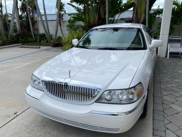 2010 Vibrant White /Light Camel Lincoln Town Car Signature Limited LOW MILES 47,515 (2LNBL8CV3AX) with an 4.6L SOHC EFI V8 FFV Engine engine, Automatic transmission, located at 4701 North Dixie Hwy, Pompano Beach, FL, 33064, (954) 422-2889, 26.240938, -80.123474 - OUR WEBPAGE FLORIDACARS1.COM HAS OVER 100 PHOTOS AND FREE CARFAX LINK 2010 Lincoln Town Car Signature Limited Sedan 4 DR 4.6L V8 F SOHC 16V Flex Fuel 24 MPG Rear Wheel Drive Features ABS Brakes Air Conditioning Alloy Wheels AM/FM Stereo Automatic Transmission CD Audio Cruise Control Flex Fuel Vehicl- Photo#3