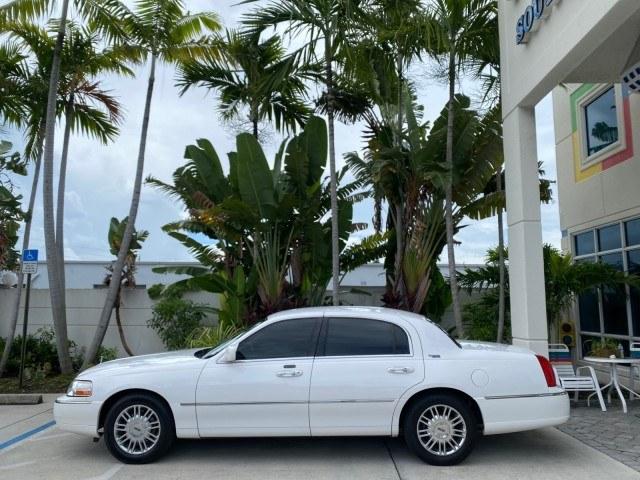 2010 Vibrant White /Light Camel Lincoln Town Car Signature Limited LOW MILES 47,515 (2LNBL8CV3AX) with an 4.6L SOHC EFI V8 FFV Engine engine, Automatic transmission, located at 4701 North Dixie Hwy, Pompano Beach, FL, 33064, (954) 422-2889, 26.240938, -80.123474 - OUR WEBPAGE FLORIDACARS1.COM HAS OVER 100 PHOTOS AND FREE CARFAX LINK 2010 Lincoln Town Car Signature Limited Sedan 4 DR 4.6L V8 F SOHC 16V Flex Fuel 24 MPG Rear Wheel Drive Features ABS Brakes Air Conditioning Alloy Wheels AM/FM Stereo Automatic Transmission CD Audio Cruise Control Flex Fuel Vehicl- Photo#4
