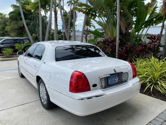 2010 Vibrant White /Light Camel Lincoln Town Car Signature Limited LOW MILES 47,515 (2LNBL8CV3AX) with an 4.6L SOHC EFI V8 FFV Engine engine, Automatic transmission, located at 4701 North Dixie Hwy, Pompano Beach, FL, 33064, (954) 422-2889, 26.240938, -80.123474 - OUR WEBPAGE FLORIDACARS1.COM HAS OVER 100 PHOTOS AND FREE CARFAX LINK 2010 Lincoln Town Car Signature Limited Sedan 4 DR 4.6L V8 F SOHC 16V Flex Fuel 24 MPG Rear Wheel Drive Features ABS Brakes Air Conditioning Alloy Wheels AM/FM Stereo Automatic Transmission CD Audio Cruise Control Flex Fuel Vehicl- Photo#5
