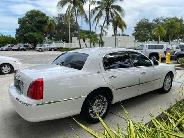 2010 Vibrant White /Light Camel Lincoln Town Car Signature Limited LOW MILES 47,515 (2LNBL8CV3AX) with an 4.6L SOHC EFI V8 FFV Engine engine, Automatic transmission, located at 4701 North Dixie Hwy, Pompano Beach, FL, 33064, (954) 422-2889, 26.240938, -80.123474 - OUR WEBPAGE FLORIDACARS1.COM HAS OVER 100 PHOTOS AND FREE CARFAX LINK 2010 Lincoln Town Car Signature Limited Sedan 4 DR 4.6L V8 F SOHC 16V Flex Fuel 24 MPG Rear Wheel Drive Features ABS Brakes Air Conditioning Alloy Wheels AM/FM Stereo Automatic Transmission CD Audio Cruise Control Flex Fuel Vehicl- Photo#7