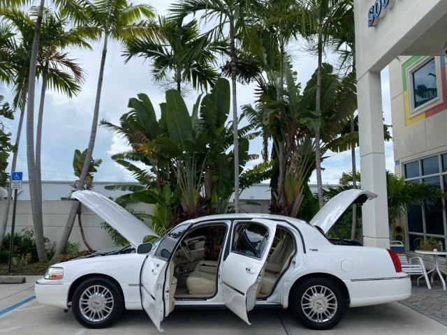2010 Vibrant White /Light Camel Lincoln Town Car Signature Limited LOW MILES 47,515 (2LNBL8CV3AX) with an 4.6L SOHC EFI V8 FFV Engine engine, Automatic transmission, located at 4701 North Dixie Hwy, Pompano Beach, FL, 33064, (954) 422-2889, 26.240938, -80.123474 - OUR WEBPAGE FLORIDACARS1.COM HAS OVER 100 PHOTOS AND FREE CARFAX LINK 2010 Lincoln Town Car Signature Limited Sedan 4 DR 4.6L V8 F SOHC 16V Flex Fuel 24 MPG Rear Wheel Drive Features ABS Brakes Air Conditioning Alloy Wheels AM/FM Stereo Automatic Transmission CD Audio Cruise Control Flex Fuel Vehicl- Photo#8