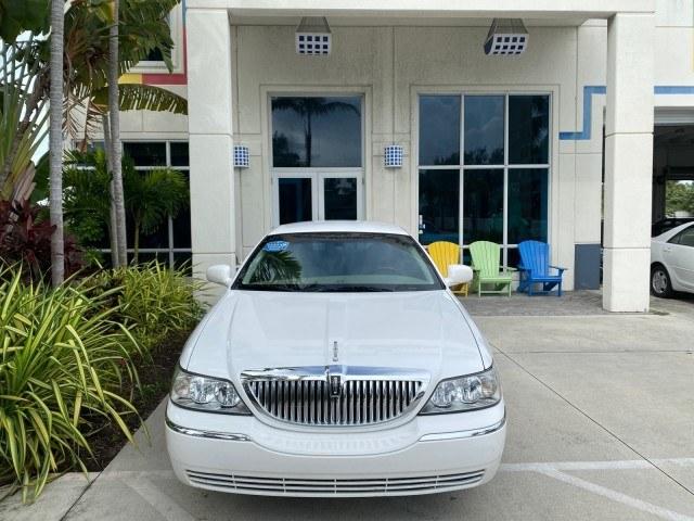 2010 Vibrant White /Light Camel Lincoln Town Car Signature Limited LOW MILES 47,515 (2LNBL8CV3AX) with an 4.6L SOHC EFI V8 FFV Engine engine, Automatic transmission, located at 4701 North Dixie Hwy, Pompano Beach, FL, 33064, (954) 422-2889, 26.240938, -80.123474 - OUR WEBPAGE FLORIDACARS1.COM HAS OVER 100 PHOTOS AND FREE CARFAX LINK 2010 Lincoln Town Car Signature Limited Sedan 4 DR 4.6L V8 F SOHC 16V Flex Fuel 24 MPG Rear Wheel Drive Features ABS Brakes Air Conditioning Alloy Wheels AM/FM Stereo Automatic Transmission CD Audio Cruise Control Flex Fuel Vehicl- Photo#26