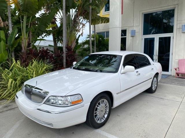 2010 Vibrant White /Light Camel Lincoln Town Car Signature Limited LOW MILES 47,515 (2LNBL8CV3AX) with an 4.6L SOHC EFI V8 FFV Engine engine, Automatic transmission, located at 4701 North Dixie Hwy, Pompano Beach, FL, 33064, (954) 422-2889, 26.240938, -80.123474 - OUR WEBPAGE FLORIDACARS1.COM HAS OVER 100 PHOTOS AND FREE CARFAX LINK 2010 Lincoln Town Car Signature Limited Sedan 4 DR 4.6L V8 F SOHC 16V Flex Fuel 24 MPG Rear Wheel Drive Features ABS Brakes Air Conditioning Alloy Wheels AM/FM Stereo Automatic Transmission CD Audio Cruise Control Flex Fuel Vehicl- Photo#28