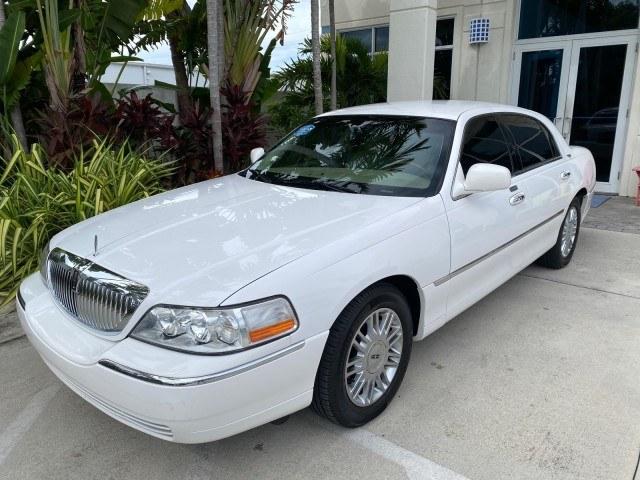 2010 Vibrant White /Light Camel Lincoln Town Car Signature Limited LOW MILES 47,515 (2LNBL8CV3AX) with an 4.6L SOHC EFI V8 FFV Engine engine, Automatic transmission, located at 4701 North Dixie Hwy, Pompano Beach, FL, 33064, (954) 422-2889, 26.240938, -80.123474 - OUR WEBPAGE FLORIDACARS1.COM HAS OVER 100 PHOTOS AND FREE CARFAX LINK 2010 Lincoln Town Car Signature Limited Sedan 4 DR 4.6L V8 F SOHC 16V Flex Fuel 24 MPG Rear Wheel Drive Features ABS Brakes Air Conditioning Alloy Wheels AM/FM Stereo Automatic Transmission CD Audio Cruise Control Flex Fuel Vehicl- Photo#29