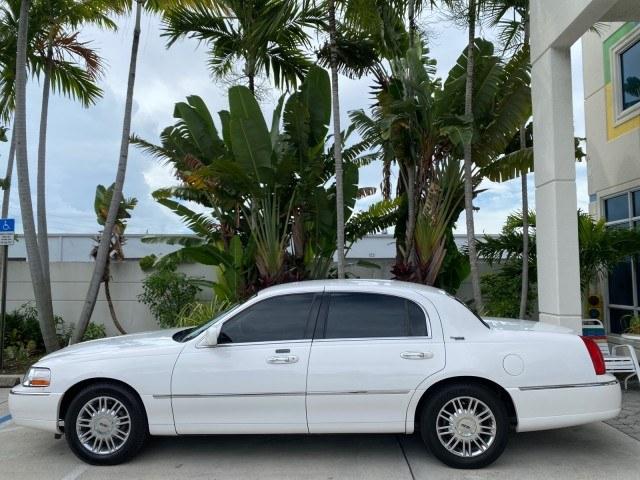 2010 Vibrant White /Light Camel Lincoln Town Car Signature Limited LOW MILES 47,515 (2LNBL8CV3AX) with an 4.6L SOHC EFI V8 FFV Engine engine, Automatic transmission, located at 4701 North Dixie Hwy, Pompano Beach, FL, 33064, (954) 422-2889, 26.240938, -80.123474 - OUR WEBPAGE FLORIDACARS1.COM HAS OVER 100 PHOTOS AND FREE CARFAX LINK 2010 Lincoln Town Car Signature Limited Sedan 4 DR 4.6L V8 F SOHC 16V Flex Fuel 24 MPG Rear Wheel Drive Features ABS Brakes Air Conditioning Alloy Wheels AM/FM Stereo Automatic Transmission CD Audio Cruise Control Flex Fuel Vehicl- Photo#31