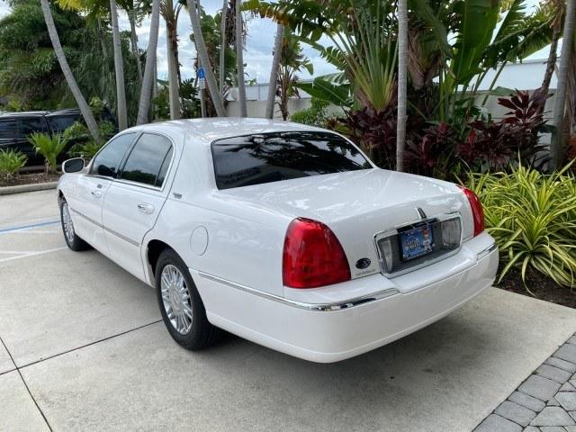 2010 Vibrant White /Light Camel Lincoln Town Car Signature Limited LOW MILES 47,515 (2LNBL8CV3AX) with an 4.6L SOHC EFI V8 FFV Engine engine, Automatic transmission, located at 4701 North Dixie Hwy, Pompano Beach, FL, 33064, (954) 422-2889, 26.240938, -80.123474 - OUR WEBPAGE FLORIDACARS1.COM HAS OVER 100 PHOTOS AND FREE CARFAX LINK 2010 Lincoln Town Car Signature Limited Sedan 4 DR 4.6L V8 F SOHC 16V Flex Fuel 24 MPG Rear Wheel Drive Features ABS Brakes Air Conditioning Alloy Wheels AM/FM Stereo Automatic Transmission CD Audio Cruise Control Flex Fuel Vehicl- Photo#32