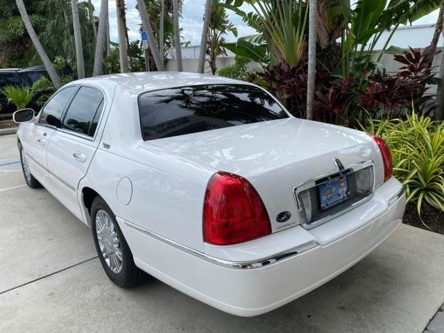 2010 Vibrant White /Light Camel Lincoln Town Car Signature Limited LOW MILES 47,515 (2LNBL8CV3AX) with an 4.6L SOHC EFI V8 FFV Engine engine, Automatic transmission, located at 4701 North Dixie Hwy, Pompano Beach, FL, 33064, (954) 422-2889, 26.240938, -80.123474 - OUR WEBPAGE FLORIDACARS1.COM HAS OVER 100 PHOTOS AND FREE CARFAX LINK 2010 Lincoln Town Car Signature Limited Sedan 4 DR 4.6L V8 F SOHC 16V Flex Fuel 24 MPG Rear Wheel Drive Features ABS Brakes Air Conditioning Alloy Wheels AM/FM Stereo Automatic Transmission CD Audio Cruise Control Flex Fuel Vehicl- Photo#33