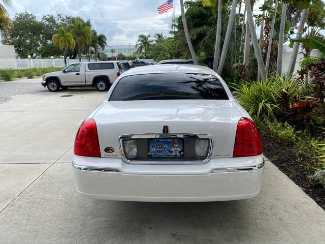 2010 Vibrant White /Light Camel Lincoln Town Car Signature Limited LOW MILES 47,515 (2LNBL8CV3AX) with an 4.6L SOHC EFI V8 FFV Engine engine, Automatic transmission, located at 4701 North Dixie Hwy, Pompano Beach, FL, 33064, (954) 422-2889, 26.240938, -80.123474 - OUR WEBPAGE FLORIDACARS1.COM HAS OVER 100 PHOTOS AND FREE CARFAX LINK 2010 Lincoln Town Car Signature Limited Sedan 4 DR 4.6L V8 F SOHC 16V Flex Fuel 24 MPG Rear Wheel Drive Features ABS Brakes Air Conditioning Alloy Wheels AM/FM Stereo Automatic Transmission CD Audio Cruise Control Flex Fuel Vehicl- Photo#34