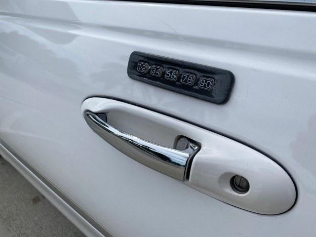 2010 Vibrant White /Light Camel Lincoln Town Car Signature Limited LOW MILES 47,515 (2LNBL8CV3AX) with an 4.6L SOHC EFI V8 FFV Engine engine, Automatic transmission, located at 4701 North Dixie Hwy, Pompano Beach, FL, 33064, (954) 422-2889, 26.240938, -80.123474 - OUR WEBPAGE FLORIDACARS1.COM HAS OVER 100 PHOTOS AND FREE CARFAX LINK 2010 Lincoln Town Car Signature Limited Sedan 4 DR 4.6L V8 F SOHC 16V Flex Fuel 24 MPG Rear Wheel Drive Features ABS Brakes Air Conditioning Alloy Wheels AM/FM Stereo Automatic Transmission CD Audio Cruise Control Flex Fuel Vehicl- Photo#38