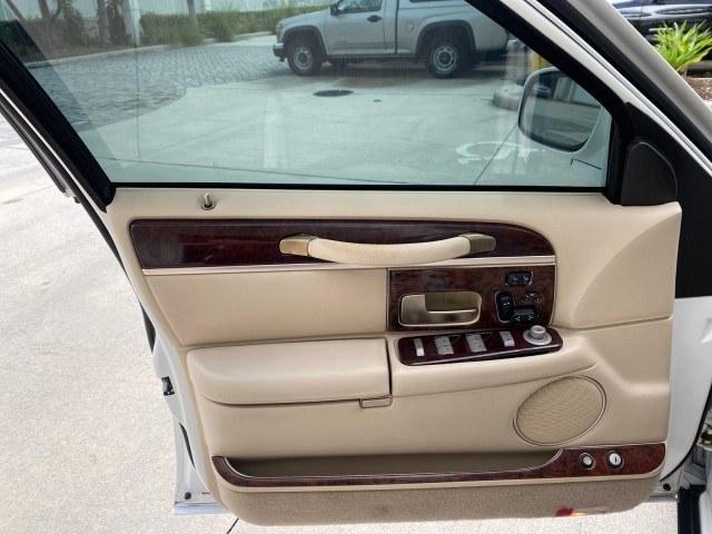 2010 Vibrant White /Light Camel Lincoln Town Car Signature Limited LOW MILES 47,515 (2LNBL8CV3AX) with an 4.6L SOHC EFI V8 FFV Engine engine, Automatic transmission, located at 4701 North Dixie Hwy, Pompano Beach, FL, 33064, (954) 422-2889, 26.240938, -80.123474 - OUR WEBPAGE FLORIDACARS1.COM HAS OVER 100 PHOTOS AND FREE CARFAX LINK 2010 Lincoln Town Car Signature Limited Sedan 4 DR 4.6L V8 F SOHC 16V Flex Fuel 24 MPG Rear Wheel Drive Features ABS Brakes Air Conditioning Alloy Wheels AM/FM Stereo Automatic Transmission CD Audio Cruise Control Flex Fuel Vehicl- Photo#42