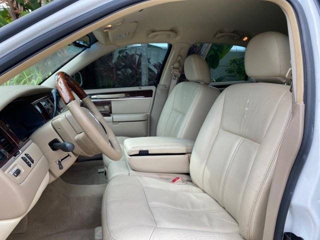 2010 Vibrant White /Light Camel Lincoln Town Car Signature Limited LOW MILES 47,515 (2LNBL8CV3AX) with an 4.6L SOHC EFI V8 FFV Engine engine, Automatic transmission, located at 4701 North Dixie Hwy, Pompano Beach, FL, 33064, (954) 422-2889, 26.240938, -80.123474 - OUR WEBPAGE FLORIDACARS1.COM HAS OVER 100 PHOTOS AND FREE CARFAX LINK 2010 Lincoln Town Car Signature Limited Sedan 4 DR 4.6L V8 F SOHC 16V Flex Fuel 24 MPG Rear Wheel Drive Features ABS Brakes Air Conditioning Alloy Wheels AM/FM Stereo Automatic Transmission CD Audio Cruise Control Flex Fuel Vehicl- Photo#44