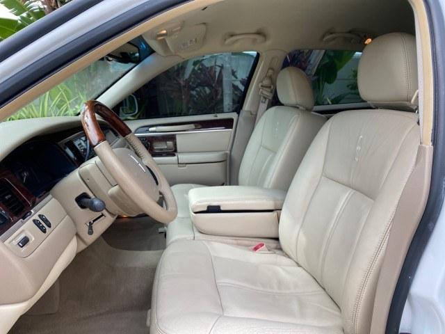 2010 Vibrant White /Light Camel Lincoln Town Car Signature Limited LOW MILES 47,515 (2LNBL8CV3AX) with an 4.6L SOHC EFI V8 FFV Engine engine, Automatic transmission, located at 4701 North Dixie Hwy, Pompano Beach, FL, 33064, (954) 422-2889, 26.240938, -80.123474 - OUR WEBPAGE FLORIDACARS1.COM HAS OVER 100 PHOTOS AND FREE CARFAX LINK 2010 Lincoln Town Car Signature Limited Sedan 4 DR 4.6L V8 F SOHC 16V Flex Fuel 24 MPG Rear Wheel Drive Features ABS Brakes Air Conditioning Alloy Wheels AM/FM Stereo Automatic Transmission CD Audio Cruise Control Flex Fuel Vehicl- Photo#45