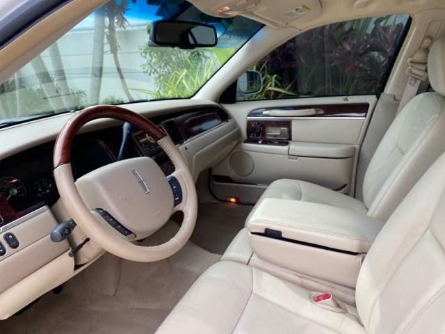 2010 Vibrant White /Light Camel Lincoln Town Car Signature Limited LOW MILES 47,515 (2LNBL8CV3AX) with an 4.6L SOHC EFI V8 FFV Engine engine, Automatic transmission, located at 4701 North Dixie Hwy, Pompano Beach, FL, 33064, (954) 422-2889, 26.240938, -80.123474 - OUR WEBPAGE FLORIDACARS1.COM HAS OVER 100 PHOTOS AND FREE CARFAX LINK 2010 Lincoln Town Car Signature Limited Sedan 4 DR 4.6L V8 F SOHC 16V Flex Fuel 24 MPG Rear Wheel Drive Features ABS Brakes Air Conditioning Alloy Wheels AM/FM Stereo Automatic Transmission CD Audio Cruise Control Flex Fuel Vehicl- Photo#47