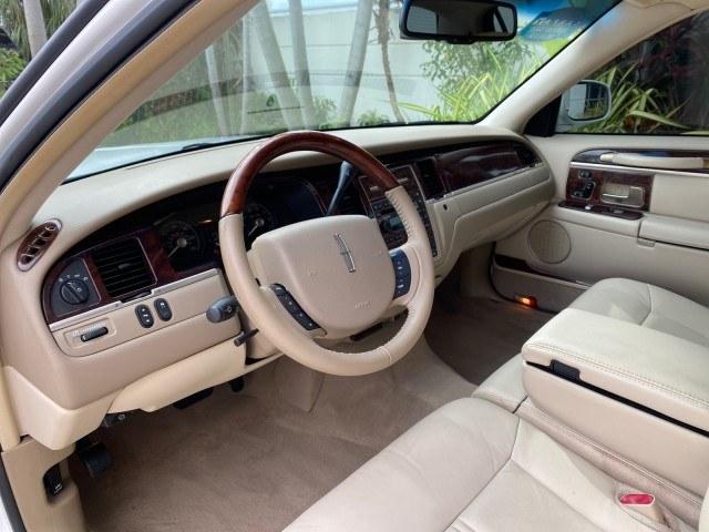 2010 Vibrant White /Light Camel Lincoln Town Car Signature Limited LOW MILES 47,515 (2LNBL8CV3AX) with an 4.6L SOHC EFI V8 FFV Engine engine, Automatic transmission, located at 4701 North Dixie Hwy, Pompano Beach, FL, 33064, (954) 422-2889, 26.240938, -80.123474 - OUR WEBPAGE FLORIDACARS1.COM HAS OVER 100 PHOTOS AND FREE CARFAX LINK 2010 Lincoln Town Car Signature Limited Sedan 4 DR 4.6L V8 F SOHC 16V Flex Fuel 24 MPG Rear Wheel Drive Features ABS Brakes Air Conditioning Alloy Wheels AM/FM Stereo Automatic Transmission CD Audio Cruise Control Flex Fuel Vehicl- Photo#49