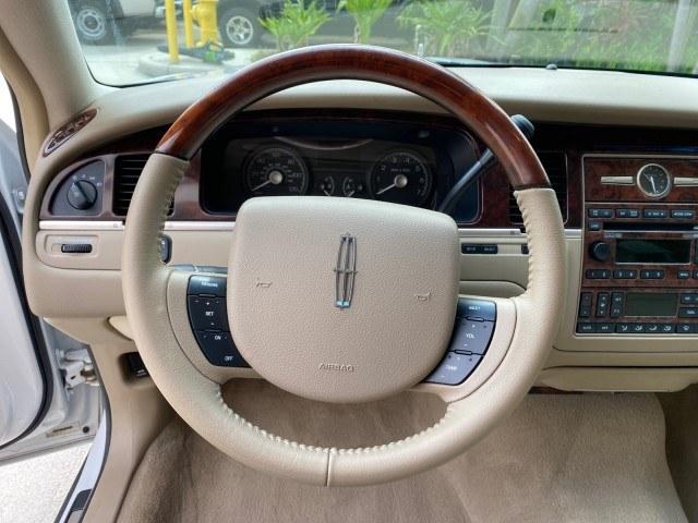 2010 Vibrant White /Light Camel Lincoln Town Car Signature Limited LOW MILES 47,515 (2LNBL8CV3AX) with an 4.6L SOHC EFI V8 FFV Engine engine, Automatic transmission, located at 4701 North Dixie Hwy, Pompano Beach, FL, 33064, (954) 422-2889, 26.240938, -80.123474 - OUR WEBPAGE FLORIDACARS1.COM HAS OVER 100 PHOTOS AND FREE CARFAX LINK 2010 Lincoln Town Car Signature Limited Sedan 4 DR 4.6L V8 F SOHC 16V Flex Fuel 24 MPG Rear Wheel Drive Features ABS Brakes Air Conditioning Alloy Wheels AM/FM Stereo Automatic Transmission CD Audio Cruise Control Flex Fuel Vehicl- Photo#50