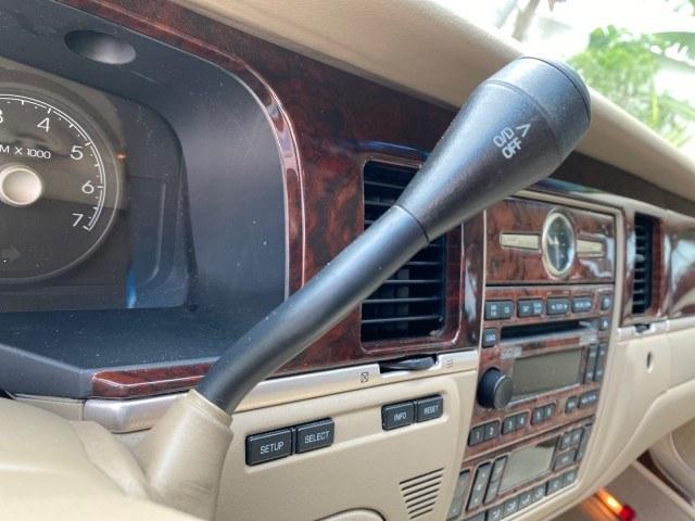 2010 Vibrant White /Light Camel Lincoln Town Car Signature Limited LOW MILES 47,515 (2LNBL8CV3AX) with an 4.6L SOHC EFI V8 FFV Engine engine, Automatic transmission, located at 4701 North Dixie Hwy, Pompano Beach, FL, 33064, (954) 422-2889, 26.240938, -80.123474 - OUR WEBPAGE FLORIDACARS1.COM HAS OVER 100 PHOTOS AND FREE CARFAX LINK 2010 Lincoln Town Car Signature Limited Sedan 4 DR 4.6L V8 F SOHC 16V Flex Fuel 24 MPG Rear Wheel Drive Features ABS Brakes Air Conditioning Alloy Wheels AM/FM Stereo Automatic Transmission CD Audio Cruise Control Flex Fuel Vehicl- Photo#53