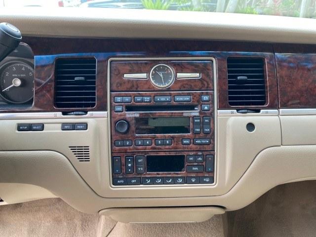 2010 Vibrant White /Light Camel Lincoln Town Car Signature Limited LOW MILES 47,515 (2LNBL8CV3AX) with an 4.6L SOHC EFI V8 FFV Engine engine, Automatic transmission, located at 4701 North Dixie Hwy, Pompano Beach, FL, 33064, (954) 422-2889, 26.240938, -80.123474 - OUR WEBPAGE FLORIDACARS1.COM HAS OVER 100 PHOTOS AND FREE CARFAX LINK 2010 Lincoln Town Car Signature Limited Sedan 4 DR 4.6L V8 F SOHC 16V Flex Fuel 24 MPG Rear Wheel Drive Features ABS Brakes Air Conditioning Alloy Wheels AM/FM Stereo Automatic Transmission CD Audio Cruise Control Flex Fuel Vehicl- Photo#57