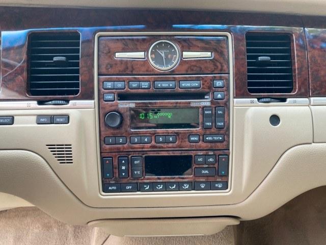 2010 Vibrant White /Light Camel Lincoln Town Car Signature Limited LOW MILES 47,515 (2LNBL8CV3AX) with an 4.6L SOHC EFI V8 FFV Engine engine, Automatic transmission, located at 4701 North Dixie Hwy, Pompano Beach, FL, 33064, (954) 422-2889, 26.240938, -80.123474 - OUR WEBPAGE FLORIDACARS1.COM HAS OVER 100 PHOTOS AND FREE CARFAX LINK 2010 Lincoln Town Car Signature Limited Sedan 4 DR 4.6L V8 F SOHC 16V Flex Fuel 24 MPG Rear Wheel Drive Features ABS Brakes Air Conditioning Alloy Wheels AM/FM Stereo Automatic Transmission CD Audio Cruise Control Flex Fuel Vehicl- Photo#58