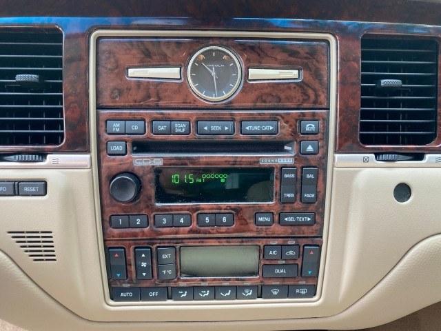 2010 Vibrant White /Light Camel Lincoln Town Car Signature Limited LOW MILES 47,515 (2LNBL8CV3AX) with an 4.6L SOHC EFI V8 FFV Engine engine, Automatic transmission, located at 4701 North Dixie Hwy, Pompano Beach, FL, 33064, (954) 422-2889, 26.240938, -80.123474 - OUR WEBPAGE FLORIDACARS1.COM HAS OVER 100 PHOTOS AND FREE CARFAX LINK 2010 Lincoln Town Car Signature Limited Sedan 4 DR 4.6L V8 F SOHC 16V Flex Fuel 24 MPG Rear Wheel Drive Features ABS Brakes Air Conditioning Alloy Wheels AM/FM Stereo Automatic Transmission CD Audio Cruise Control Flex Fuel Vehicl- Photo#61