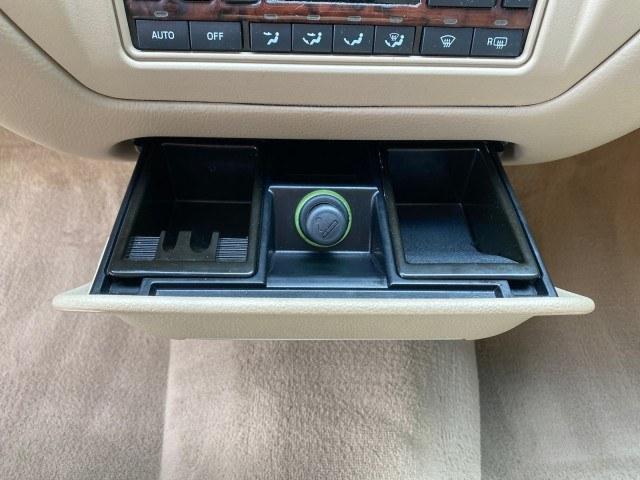 2010 Vibrant White /Light Camel Lincoln Town Car Signature Limited LOW MILES 47,515 (2LNBL8CV3AX) with an 4.6L SOHC EFI V8 FFV Engine engine, Automatic transmission, located at 4701 North Dixie Hwy, Pompano Beach, FL, 33064, (954) 422-2889, 26.240938, -80.123474 - OUR WEBPAGE FLORIDACARS1.COM HAS OVER 100 PHOTOS AND FREE CARFAX LINK 2010 Lincoln Town Car Signature Limited Sedan 4 DR 4.6L V8 F SOHC 16V Flex Fuel 24 MPG Rear Wheel Drive Features ABS Brakes Air Conditioning Alloy Wheels AM/FM Stereo Automatic Transmission CD Audio Cruise Control Flex Fuel Vehicl- Photo#63