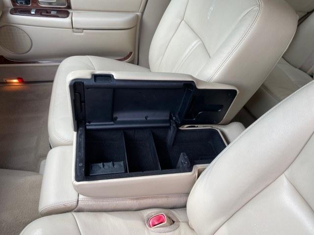 2010 Vibrant White /Light Camel Lincoln Town Car Signature Limited LOW MILES 47,515 (2LNBL8CV3AX) with an 4.6L SOHC EFI V8 FFV Engine engine, Automatic transmission, located at 4701 North Dixie Hwy, Pompano Beach, FL, 33064, (954) 422-2889, 26.240938, -80.123474 - OUR WEBPAGE FLORIDACARS1.COM HAS OVER 100 PHOTOS AND FREE CARFAX LINK 2010 Lincoln Town Car Signature Limited Sedan 4 DR 4.6L V8 F SOHC 16V Flex Fuel 24 MPG Rear Wheel Drive Features ABS Brakes Air Conditioning Alloy Wheels AM/FM Stereo Automatic Transmission CD Audio Cruise Control Flex Fuel Vehicl- Photo#65