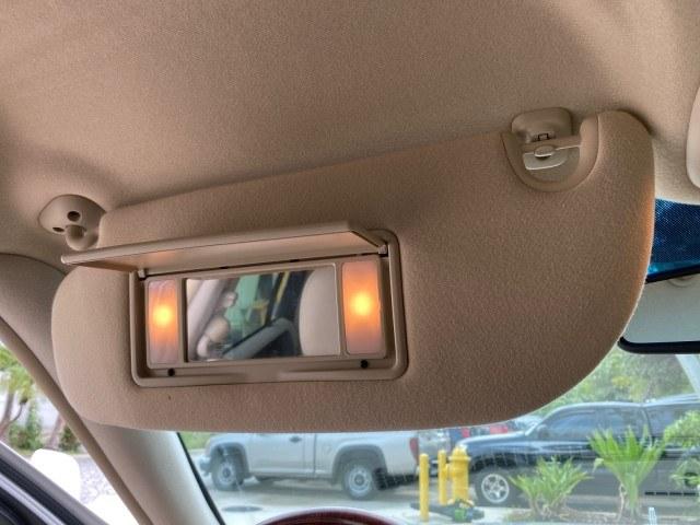 2010 Vibrant White /Light Camel Lincoln Town Car Signature Limited LOW MILES 47,515 (2LNBL8CV3AX) with an 4.6L SOHC EFI V8 FFV Engine engine, Automatic transmission, located at 4701 North Dixie Hwy, Pompano Beach, FL, 33064, (954) 422-2889, 26.240938, -80.123474 - OUR WEBPAGE FLORIDACARS1.COM HAS OVER 100 PHOTOS AND FREE CARFAX LINK 2010 Lincoln Town Car Signature Limited Sedan 4 DR 4.6L V8 F SOHC 16V Flex Fuel 24 MPG Rear Wheel Drive Features ABS Brakes Air Conditioning Alloy Wheels AM/FM Stereo Automatic Transmission CD Audio Cruise Control Flex Fuel Vehicl- Photo#69