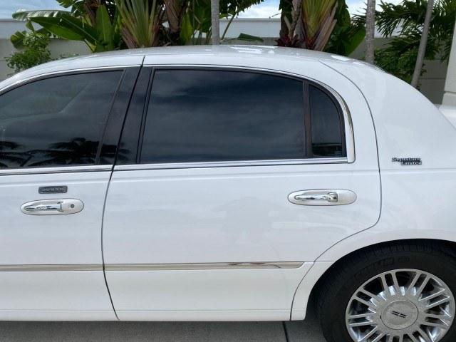 2010 Vibrant White /Light Camel Lincoln Town Car Signature Limited LOW MILES 47,515 (2LNBL8CV3AX) with an 4.6L SOHC EFI V8 FFV Engine engine, Automatic transmission, located at 4701 North Dixie Hwy, Pompano Beach, FL, 33064, (954) 422-2889, 26.240938, -80.123474 - OUR WEBPAGE FLORIDACARS1.COM HAS OVER 100 PHOTOS AND FREE CARFAX LINK 2010 Lincoln Town Car Signature Limited Sedan 4 DR 4.6L V8 F SOHC 16V Flex Fuel 24 MPG Rear Wheel Drive Features ABS Brakes Air Conditioning Alloy Wheels AM/FM Stereo Automatic Transmission CD Audio Cruise Control Flex Fuel Vehicl- Photo#74