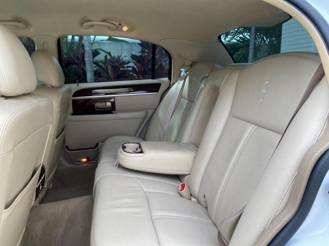 2010 Vibrant White /Light Camel Lincoln Town Car Signature Limited LOW MILES 47,515 (2LNBL8CV3AX) with an 4.6L SOHC EFI V8 FFV Engine engine, Automatic transmission, located at 4701 North Dixie Hwy, Pompano Beach, FL, 33064, (954) 422-2889, 26.240938, -80.123474 - OUR WEBPAGE FLORIDACARS1.COM HAS OVER 100 PHOTOS AND FREE CARFAX LINK 2010 Lincoln Town Car Signature Limited Sedan 4 DR 4.6L V8 F SOHC 16V Flex Fuel 24 MPG Rear Wheel Drive Features ABS Brakes Air Conditioning Alloy Wheels AM/FM Stereo Automatic Transmission CD Audio Cruise Control Flex Fuel Vehicl- Photo#78