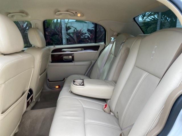 2010 Vibrant White /Light Camel Lincoln Town Car Signature Limited LOW MILES 47,515 (2LNBL8CV3AX) with an 4.6L SOHC EFI V8 FFV Engine engine, Automatic transmission, located at 4701 North Dixie Hwy, Pompano Beach, FL, 33064, (954) 422-2889, 26.240938, -80.123474 - OUR WEBPAGE FLORIDACARS1.COM HAS OVER 100 PHOTOS AND FREE CARFAX LINK 2010 Lincoln Town Car Signature Limited Sedan 4 DR 4.6L V8 F SOHC 16V Flex Fuel 24 MPG Rear Wheel Drive Features ABS Brakes Air Conditioning Alloy Wheels AM/FM Stereo Automatic Transmission CD Audio Cruise Control Flex Fuel Vehicl- Photo#79