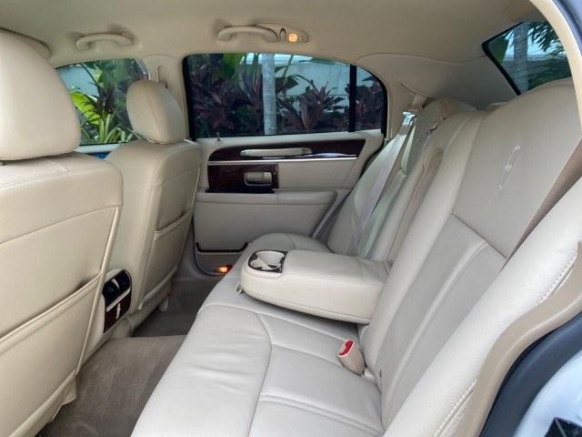 2010 Vibrant White /Light Camel Lincoln Town Car Signature Limited LOW MILES 47,515 (2LNBL8CV3AX) with an 4.6L SOHC EFI V8 FFV Engine engine, Automatic transmission, located at 4701 North Dixie Hwy, Pompano Beach, FL, 33064, (954) 422-2889, 26.240938, -80.123474 - OUR WEBPAGE FLORIDACARS1.COM HAS OVER 100 PHOTOS AND FREE CARFAX LINK 2010 Lincoln Town Car Signature Limited Sedan 4 DR 4.6L V8 F SOHC 16V Flex Fuel 24 MPG Rear Wheel Drive Features ABS Brakes Air Conditioning Alloy Wheels AM/FM Stereo Automatic Transmission CD Audio Cruise Control Flex Fuel Vehicl- Photo#80