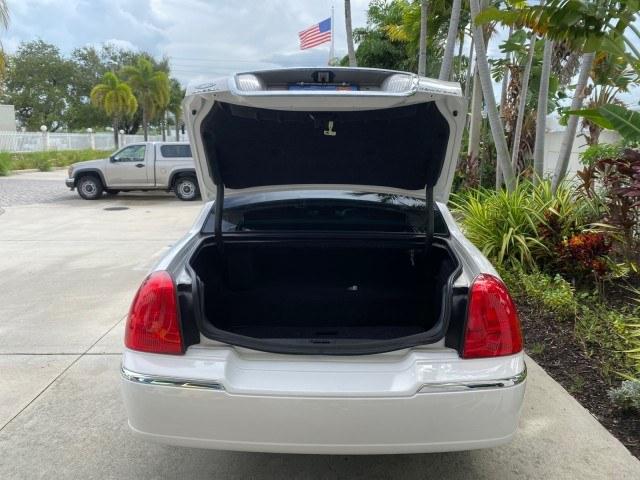2010 Vibrant White /Light Camel Lincoln Town Car Signature Limited LOW MILES 47,515 (2LNBL8CV3AX) with an 4.6L SOHC EFI V8 FFV Engine engine, Automatic transmission, located at 4701 North Dixie Hwy, Pompano Beach, FL, 33064, (954) 422-2889, 26.240938, -80.123474 - OUR WEBPAGE FLORIDACARS1.COM HAS OVER 100 PHOTOS AND FREE CARFAX LINK 2010 Lincoln Town Car Signature Limited Sedan 4 DR 4.6L V8 F SOHC 16V Flex Fuel 24 MPG Rear Wheel Drive Features ABS Brakes Air Conditioning Alloy Wheels AM/FM Stereo Automatic Transmission CD Audio Cruise Control Flex Fuel Vehicl- Photo#98