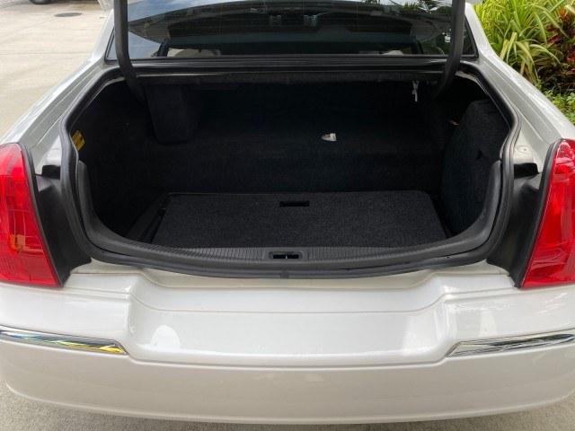 2010 Vibrant White /Light Camel Lincoln Town Car Signature Limited LOW MILES 47,515 (2LNBL8CV3AX) with an 4.6L SOHC EFI V8 FFV Engine engine, Automatic transmission, located at 4701 North Dixie Hwy, Pompano Beach, FL, 33064, (954) 422-2889, 26.240938, -80.123474 - OUR WEBPAGE FLORIDACARS1.COM HAS OVER 100 PHOTOS AND FREE CARFAX LINK 2010 Lincoln Town Car Signature Limited Sedan 4 DR 4.6L V8 F SOHC 16V Flex Fuel 24 MPG Rear Wheel Drive Features ABS Brakes Air Conditioning Alloy Wheels AM/FM Stereo Automatic Transmission CD Audio Cruise Control Flex Fuel Vehicl- Photo#99